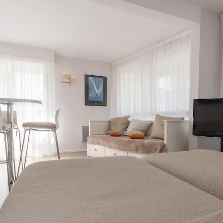 Le Crystal Apartment